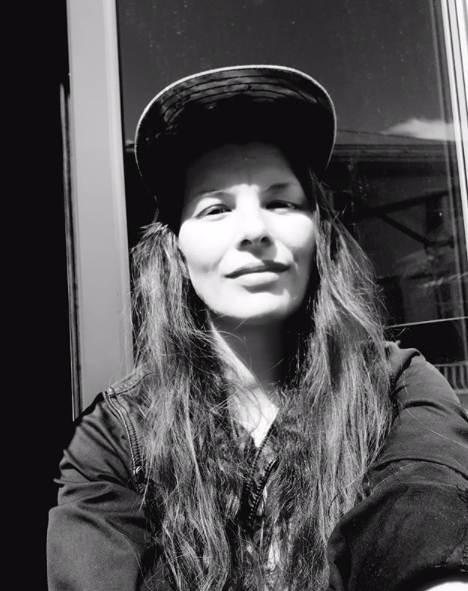 Karolina Eleonora – Emotion Code healer i Sverige som hjälper klienter släppa emotionellt bagage naturligt