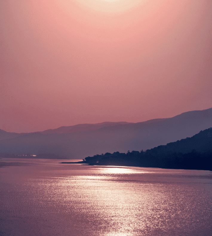 Rosa solnedgång över vatten, symbol för artikeln Emotion Code Behandling Pris